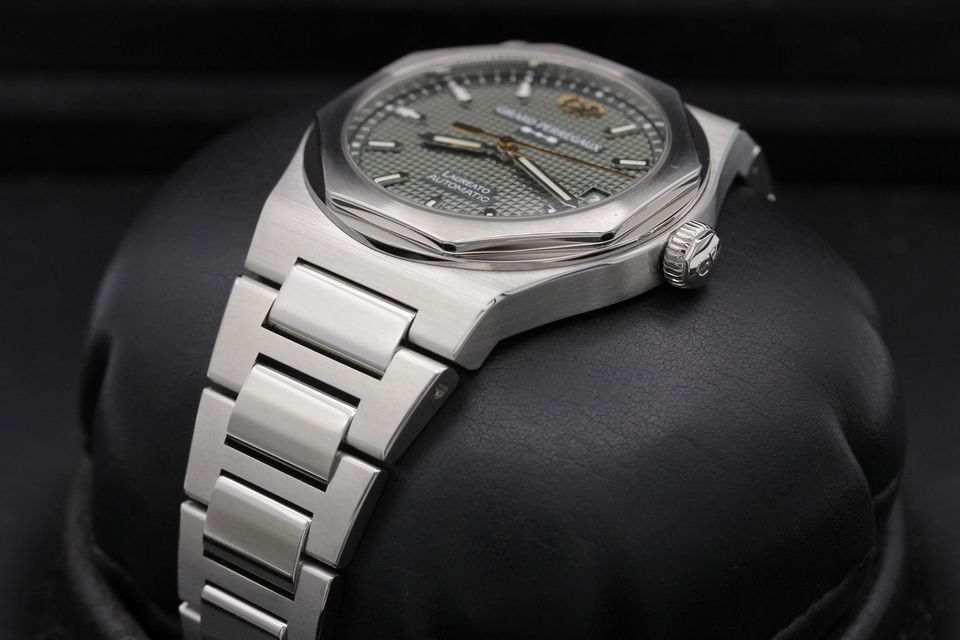 Girard Perregaux Laureato 81005-11-3407-1CM Image 2